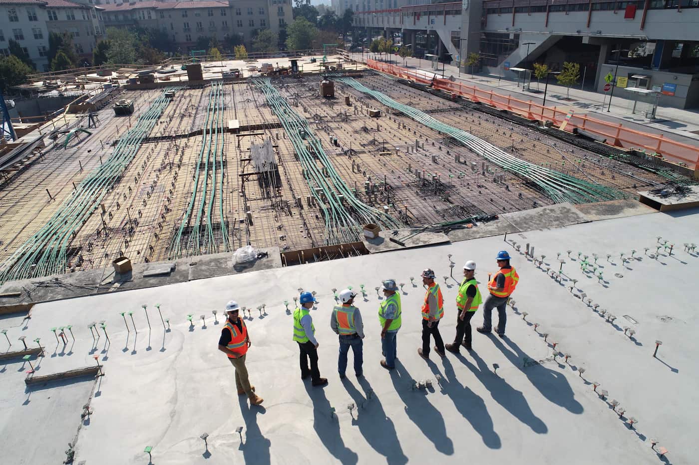 Infra-estrutura industrial de grande escala, imagem contextual sobre capacidade de armazenamento energético.