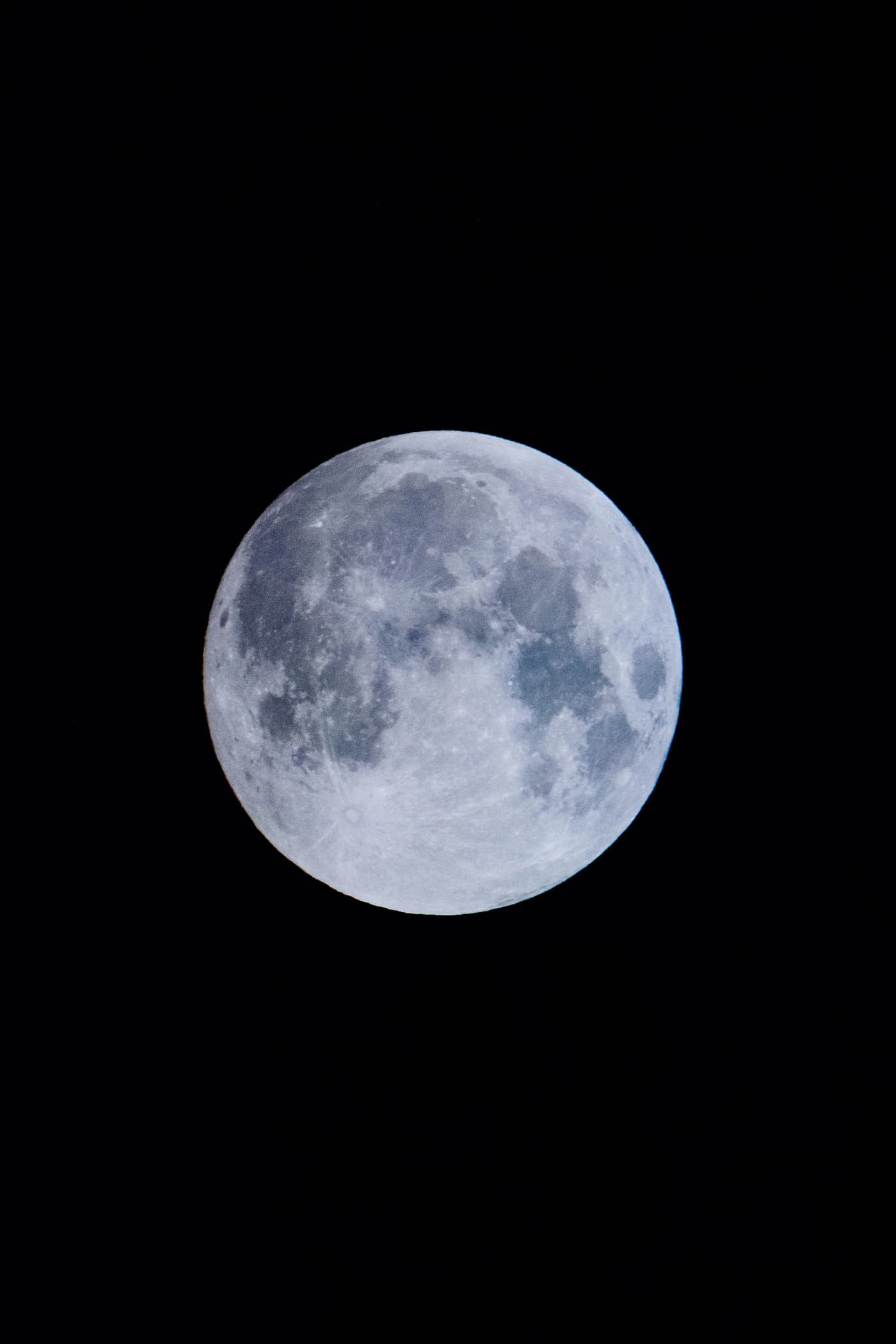 Lua diante do Sol, imagem ilustrativa sobre um eclipse solar.