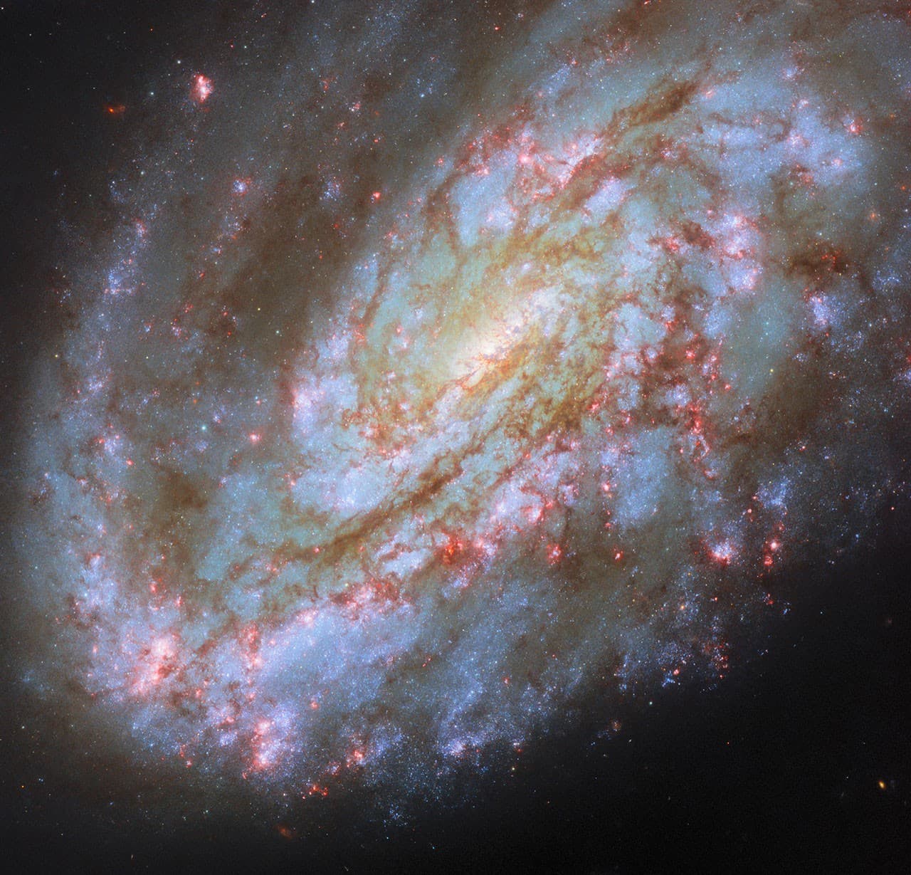 Imagem oficial da NASA relacionada com hubble observa galáxia espiral com estrutura assimétrica.