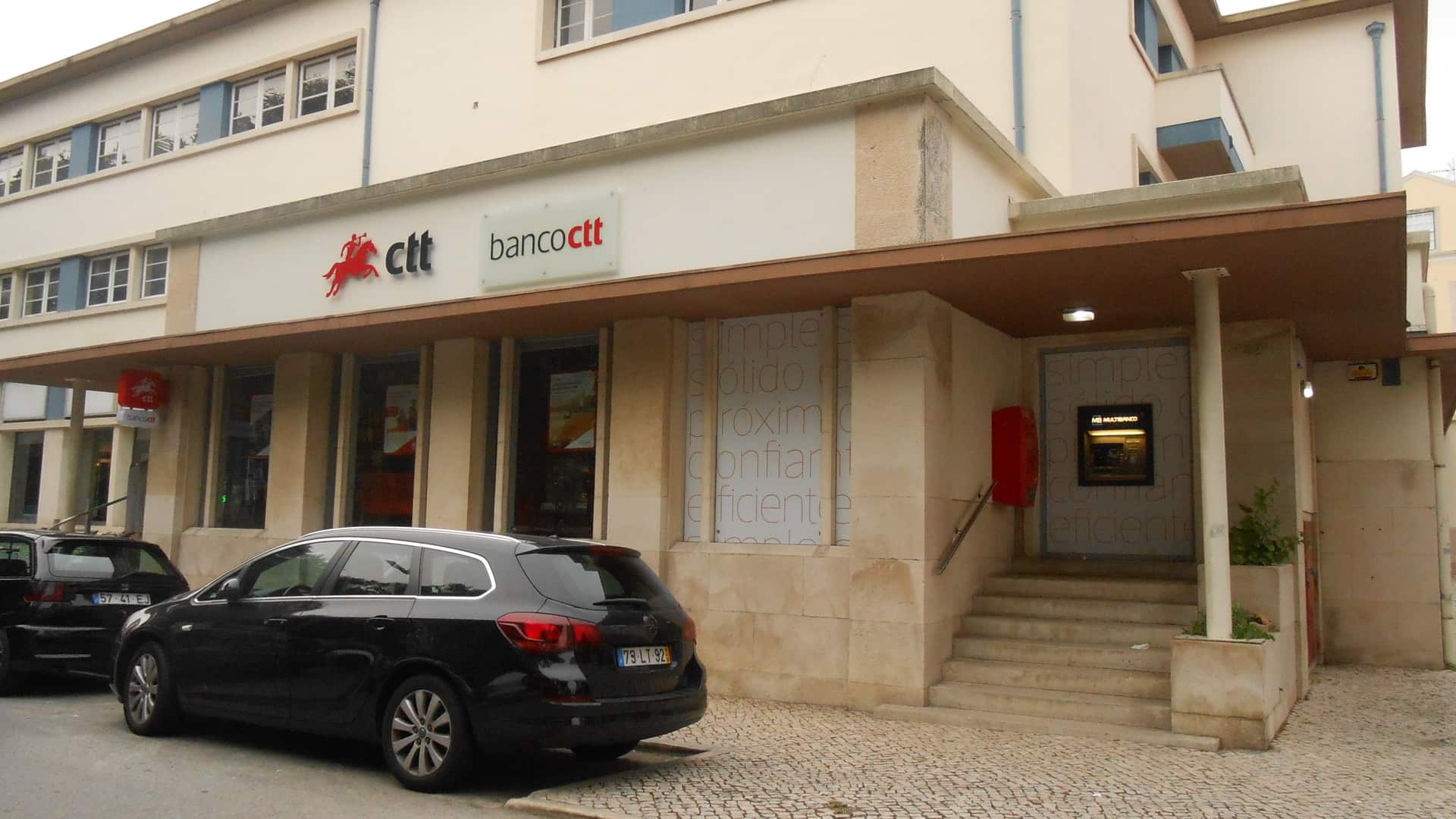 Agência dos CTT e Banco CTT na Figueira da Foz, fotografada em 2017; imagem de arquivo, sem ligação à atualização tecnológica.