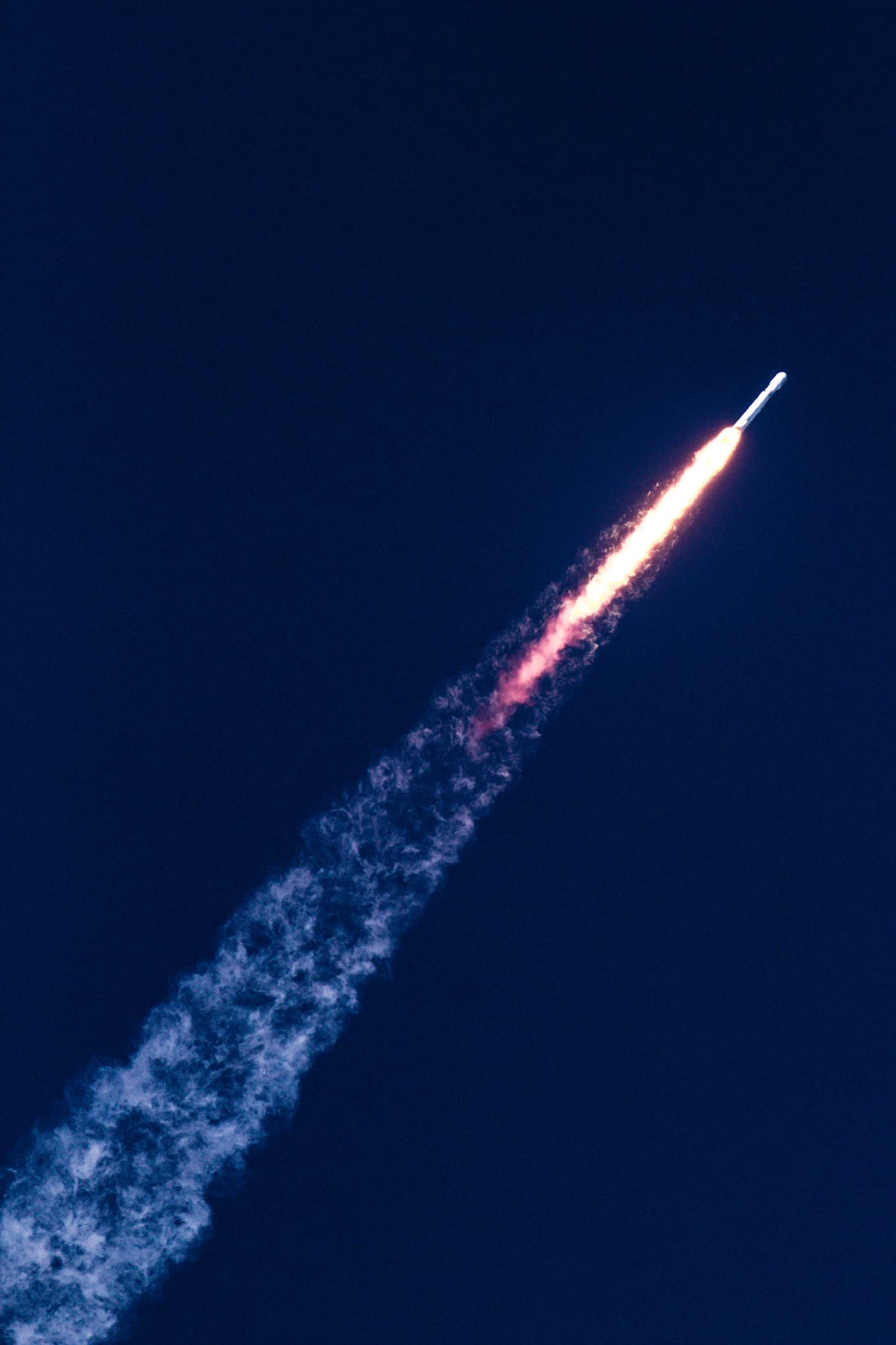 Foguetão no espaço, imagem ilustrativa sobre o lançador Vega-C.