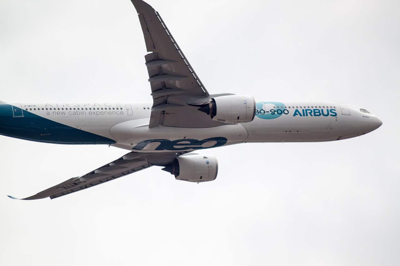 Imagem contextual original e licenciada para ilustrar Farnborough abre montra aeroespacial com defesa e tecnologia em foco