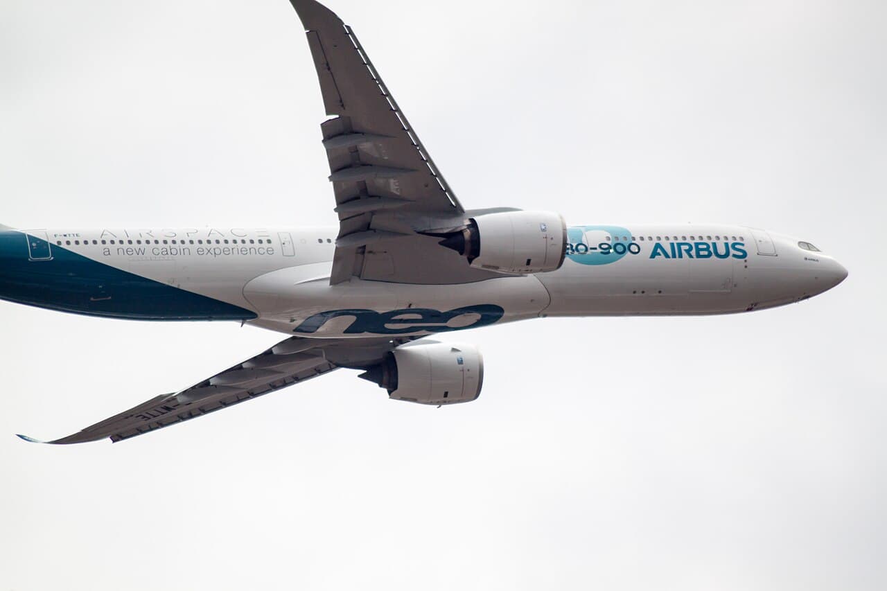 Imagem contextual original e licenciada para ilustrar Farnborough abre montra aeroespacial com defesa e tecnologia em foco